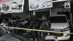 Tim Gegana dikerahkan saat penggerebekan rumah toko milik terduga teroris di kawasan Condet, Jakarta Timur, Senin (29/3/2021). Dalam penggerebekan tersebut, Tim Gegana mengamankan seorang pria dan wanita yang merupakan pemilik rumah. (merdeka.com/Iqbal S Nugroho)