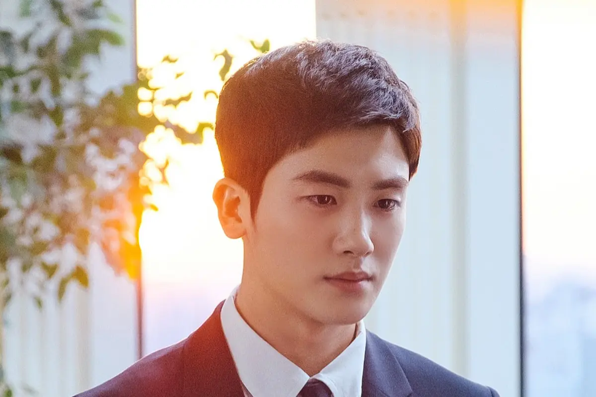 Park Hyung Sik dalam Suits. (Instagram/ phs1116)