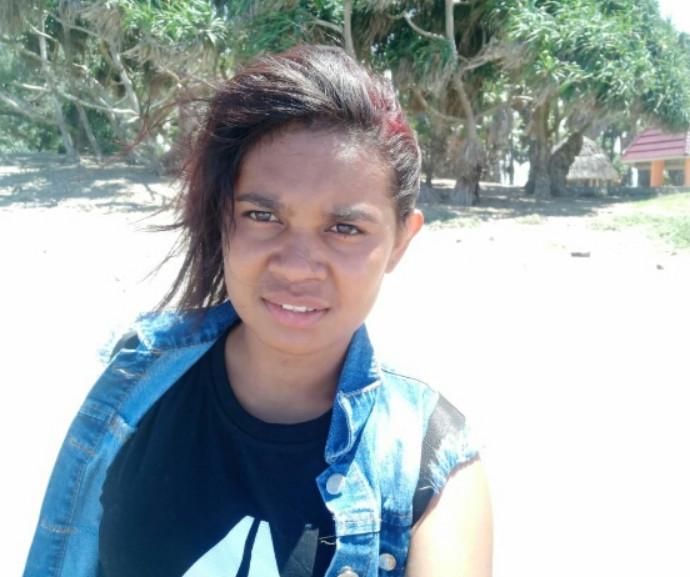 Santi Bahan, Tenaga Kerja Indonesia (TKI) asal Desa Laob, Timor Tengah Selatan (TTS), Nusa Tenggara Timur (NTT) Santi Yatni Asmada Bahan dipulangkan ke  kampung halamannya dengan tangan hampa.