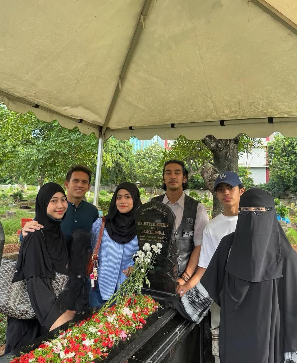 Umi Pipik Kenang 12 Tahun Kepergian Ustaz Jefri, Doa Haru dan Pesan Cinta untuk Anak-anak