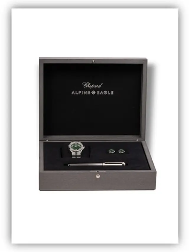 Alpine Eagle presentation box in grey maple wood with cufflinks, ballpoint pen and cushion for a matching collector’s watch.