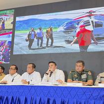 Seskab Teddy Indra Wijaya mengungkapkan Presiden Prabowo Subianto mengirimkan helikopter pribadi miliknya untuk Gubernur Aceh Muzakir Manaf saat bencana banjir dan longsor terjadi. (Liputan6.com/Lizsa Egeham)