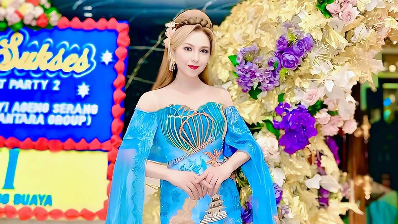 Cantik Berkarisma, Potret Heni Tania Istri Kombes Polisi Kenakan Cheongsam Modifikasi Drama china saat Cap Go Meh Dibanjiri Pujian