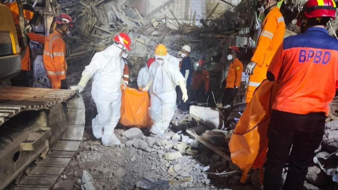 Total Korban Capai 141 Orang, Basarnas Temukan Puluhan Jenazah di Runtuhnya Mushalla Al Khoziny Sidoarjo