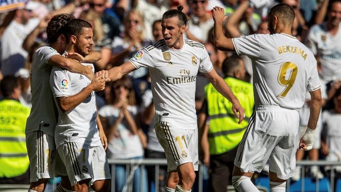 Eden Hazard mencetak gol perdana bersama Real Madrid, sekaligus membawa timnya menang 4-2 atas Granada pada laga pekan kedelapan La Liga Spanyol, di Santiago Bernabeu, Sabtu (5/10/2019). (AP Photo/Bernat Armangue)