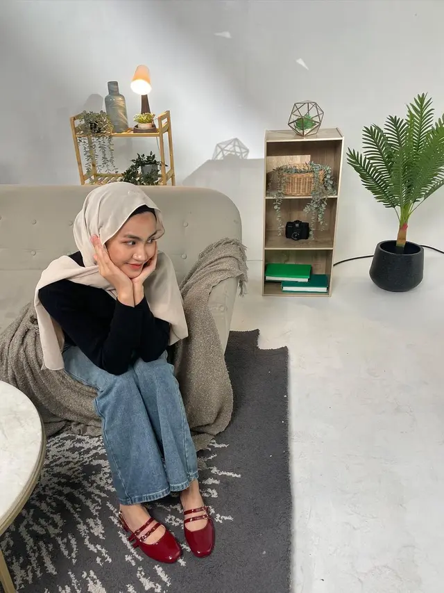 8 Inspirasi Outfit Kuliah dari Xaviera Putri yang Bikin Terlihat Pintar dan Stylish
