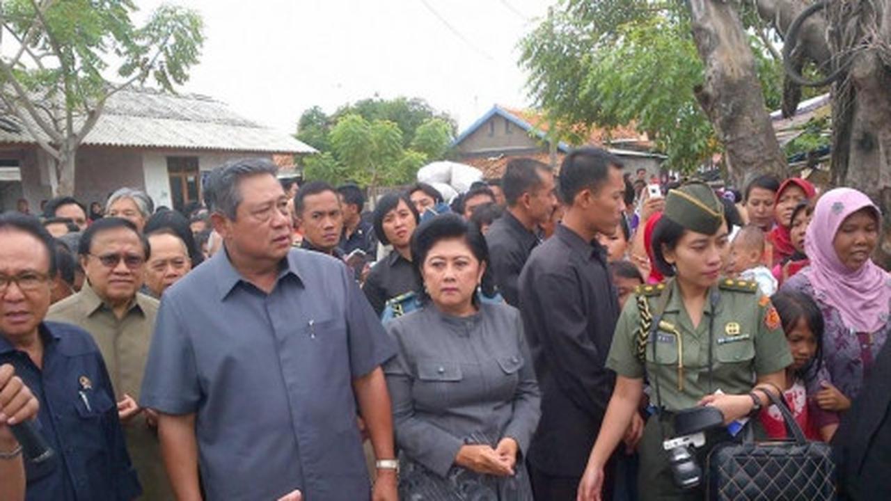 Bupati Tangerang dan kepala desa datang telat