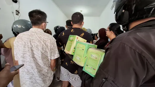 Warga Bandar Lampung Panik, Masker Diburu hingga Antre Panjang akibat Abu Vulkanik Krakatau