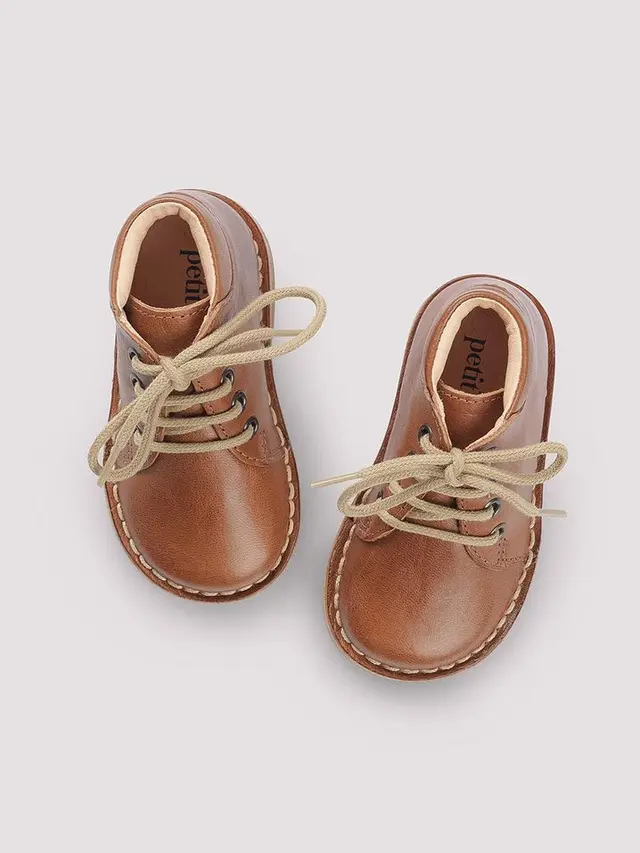 Pilih Sepatu dengan Model Kasual Jika akan Digunakan untuk Kado