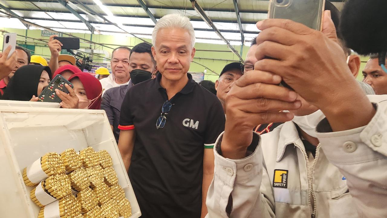 Ganjar menegaskan, akan menyelesaikan masalah itu dan memberikan keadilan.&nbsp;<br>