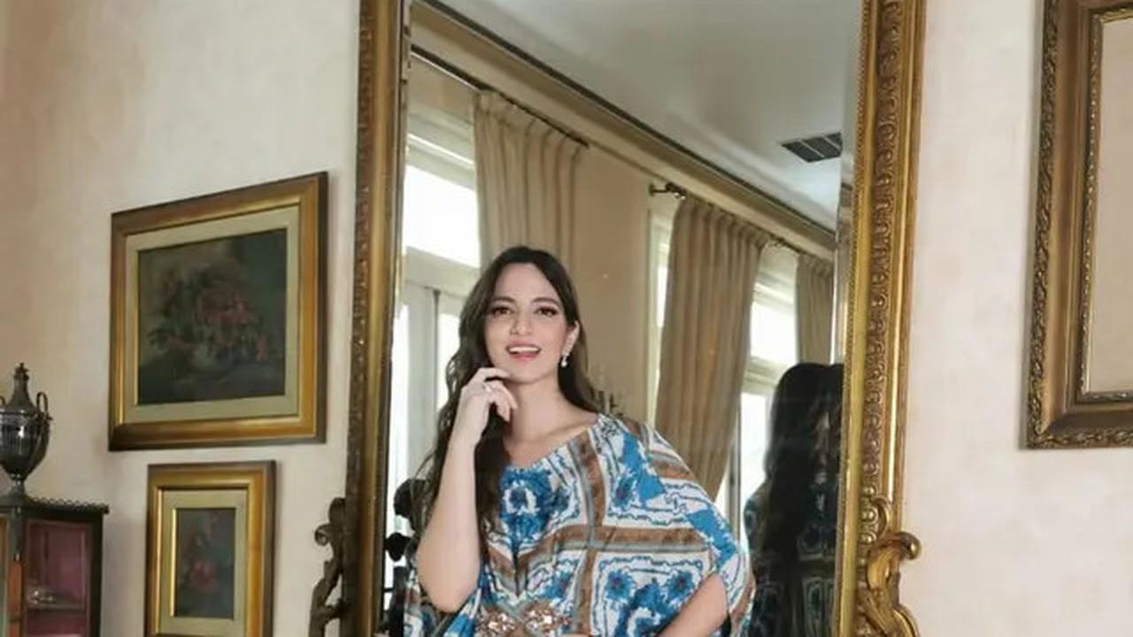 8 Model Gamis Kekinian ala Nia Ramadhani, Elegan untuk Wanita Kaki Jenjang