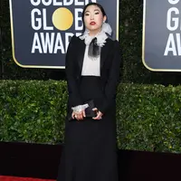 Awkwafina saat tampil di karpet merah Golden Globe 2020. (Jon Kopaloff / GETTY IMAGES NORTH AMERICA / AFP)