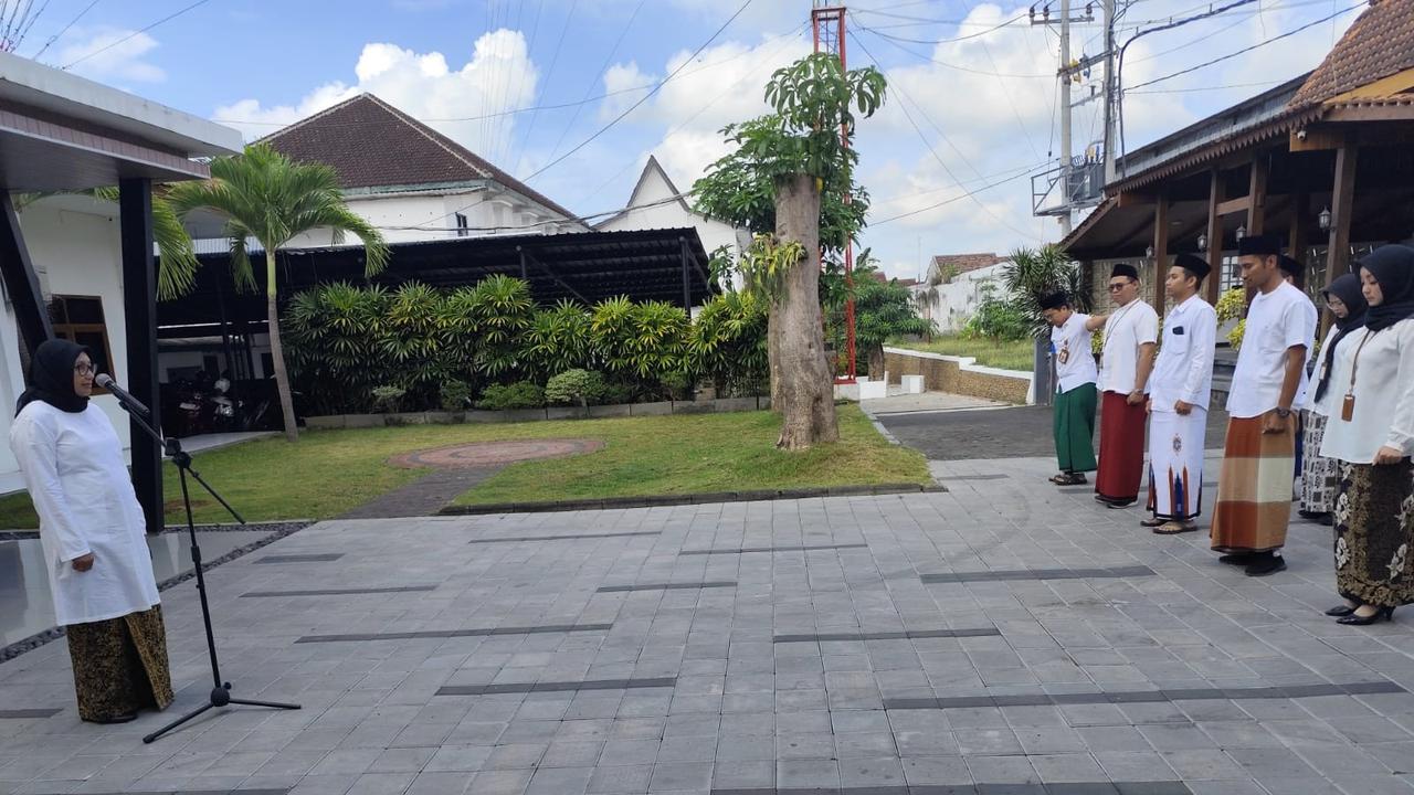 Peringati Hari Santri, ASN Banyuwangi Wajib Pakai Sarung dan Peci Selama Tiga Hari