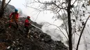Kebakaran diduga akibat timbunan sampah di area seluas 900 meter persegi yang dibakar. (Liputan6.com/Herman Zakharia)