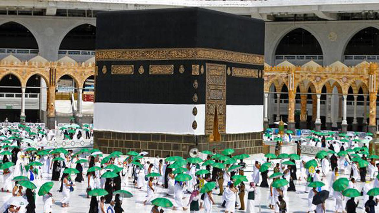 Banner Infografis Kuota Haji 2022 Indonesia, Biaya per Jemaah dan Syaratnya