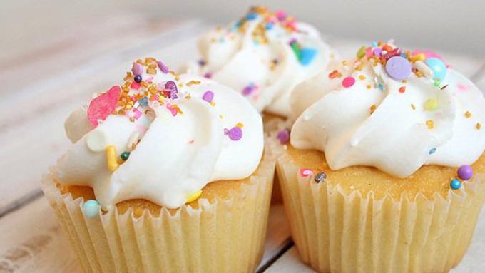 4 Tips Membuat Whipped Cream Untuk Topping Cupcake