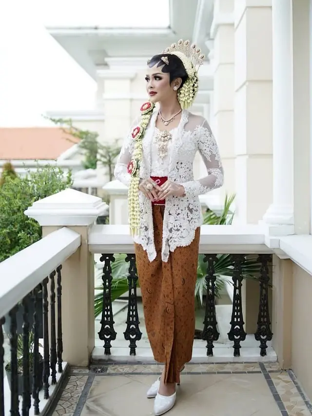 Bella Bonita dalam kebaya pengantin (Instagram/bellabonita_r.a)