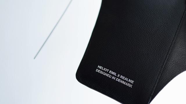 Tas Ponsel Mewah Kolaborasi Realme dan Heliot Emil Eksis di Runway Paris Fashion Week 2022