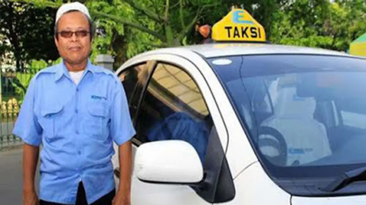 Sopir Taksi Jujur Kembalikan Uang 100 Juta Penumpang Ketinggalan