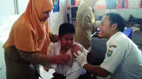 Dinas Kesehatan Kota Tegal, Jawa Tengah, mencatat 79 persen anak telah divaksin MR dari target 95 persen. (Liputan6.com/Fajar Eko Nugroho)