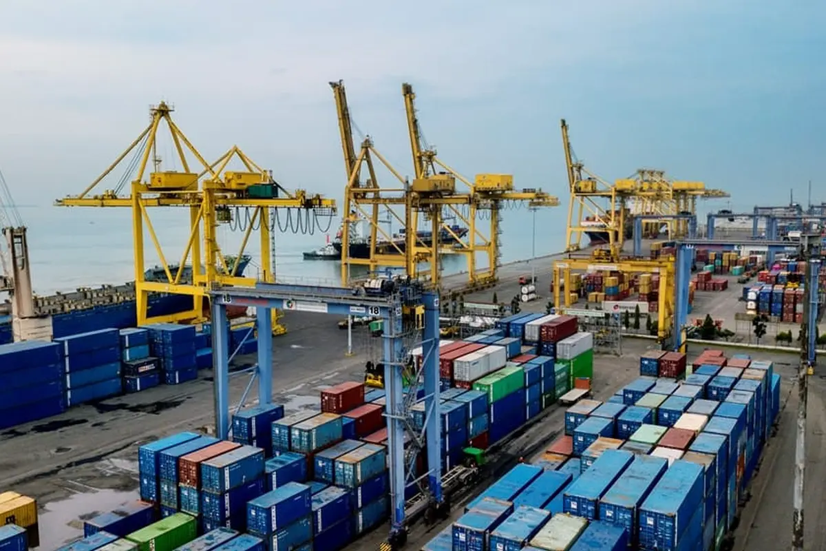 Lapangan Penumpukan di Terminal Peti Kemas (TPK) Belawan