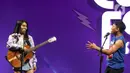 Beberapa lagu dinyanyikan Musik Comedy sebagai pembuka. (Liputan6.com/Herman Zakharia)