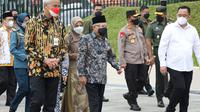 Ketika berkunjung Candi Borobudur dan Balkondes Karangrejo Ma'ruf Amin  Didampingi Gubernur Jawa Tengah, Ganjar Pranowo dan istri, Siti Atikoh.