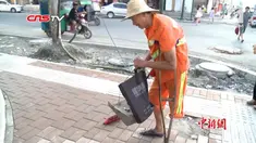 Kisah hidup kakek penyandang disabilitas yang berprofesi sebagai penyapu jalanan selama 12 tahun di China.