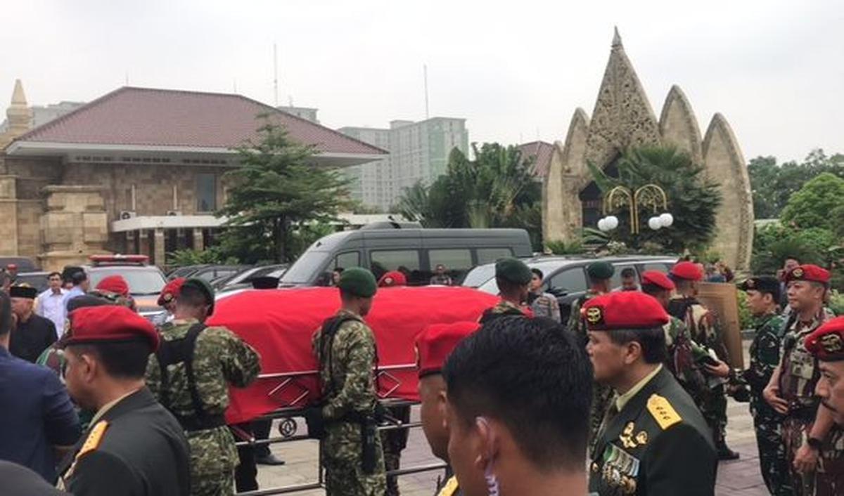 Jenazah Doni terlebih dahulu dibawa ke rumah duka di BSD Tangerang Selatan, usai dimandikam di RS Siloam.&nbsp;<br>