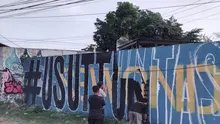Laskar Brajamusti Korwil Sewon saat melakukan aksi mural serentak. (Bola.com/Ana Dewi)