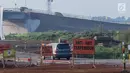 Papan imbaun terpasang di sepanjang jalur menuju pintu masuk tol fungsional (tol darurat) Pemalang - Batang di Pemalang, Jumat (30/6). Jalan tol darurat yang sempat ditutup sementara itu akhirnya dibuka lagi pada H+4. (Liputan6.com/Faizal Fanani)