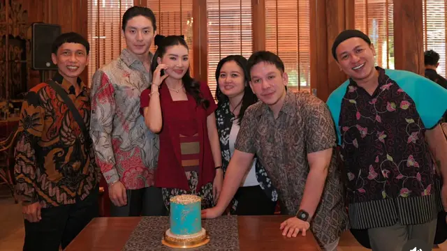 Sarwendah Pakai kebaya saat Ulang Tahun ke-36. [@sarwendah29]