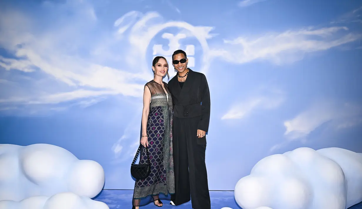 Selain Cinta Laura, ada juga Liu Wen, Qin Lan, Jeanette Aw, Yoyo Cao, dan Keyana yang juga tampak menghadiri acara makan malam ini. Foto: Document/Tory Burch.