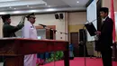 Selasa (11/3/2014), Gubernur DKI Jakarta Joko Widodo melantik Anas Effendi sebagai Wali Kota Jakarta Barat. (Liputan6.com/Johan Tallo)