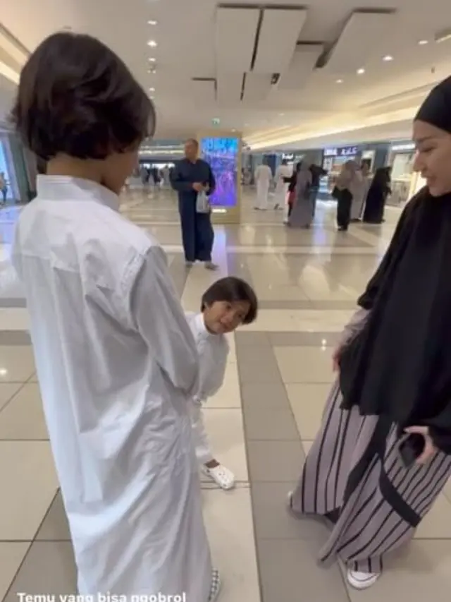 Ketika BCL, Noah, dan Sekala bertemu di Mekkah