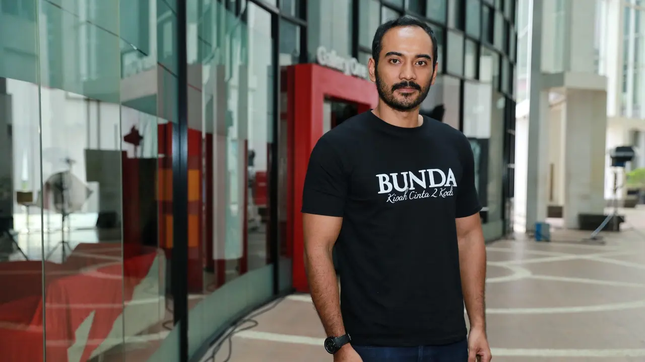 [Bintang] Beda Negara, Ini Kisah Cinta Ario Bayu dan Valentine Payen