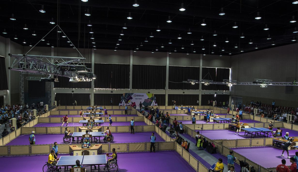 Suasana kemeriahan cabang tenis meja pada laga Asian Para Games di Ecovention Ancol, Jakarta, Sabtu (6/10/2018). (Bola.com/Vitalis Yogi Trisna)