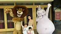 Rachel Vennya diketahui sedang berada di Singapura bersama kedua anaknya, Xabiru dan Chava (https://www.instagram.com/p/Cd-f1muraHk/)