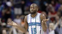 Aksi Kemba Walker saat Hornets kalah dari Sixers pada laga NBA (AP)