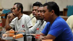 Serikat Nelayan Lontar Banten saat melakukan Pertemuan dengan Wakil Ketua Komisi IV dengan di Jakarta, Kamis (28/4). Mereka melaporkan bahwa masih berlangsung aktifitas pengerukan pasir laut di Serang, Banten (Liputan6.com/Johan Tallo)