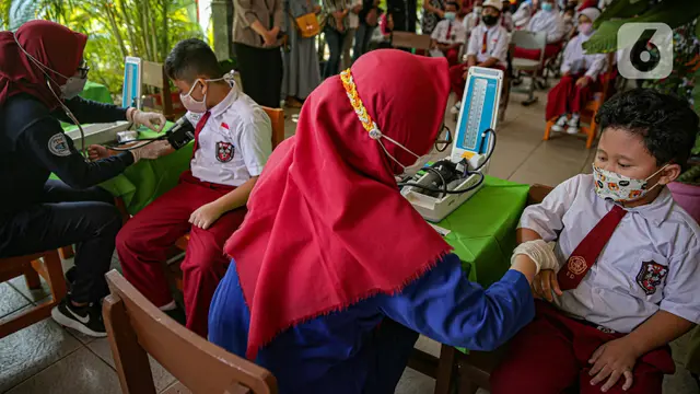 FOTO: Pelaksanaan Vaksinasi COVID-19 untuk Anak Usia 6-11 Tahun