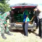 Barang bukti ribuan botol miras pada saat diamankan TNI di perbatasan. Foto: (Dok. Pendam XII/Tanjungpura)