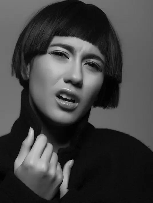 Kali ini Pevita Pearce mencoba penampilan baru, rambut pendek. (Instagram @pevpearce)