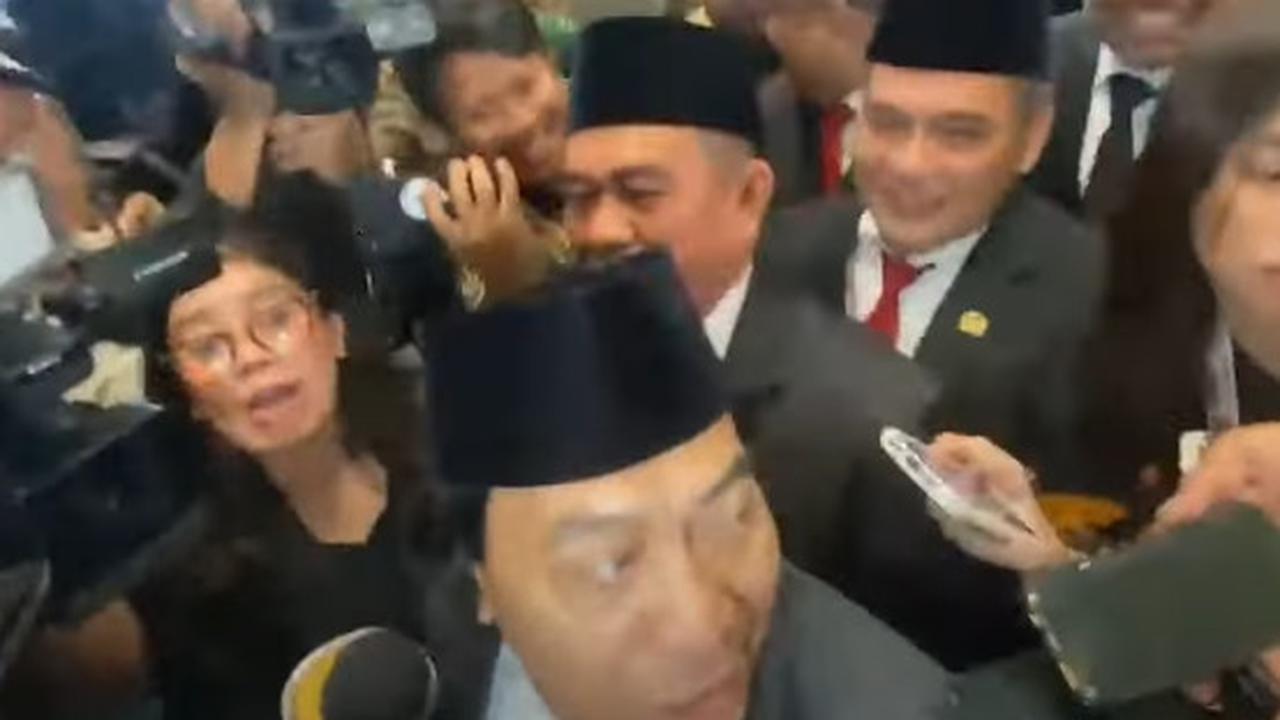 Komeng Dilantik
