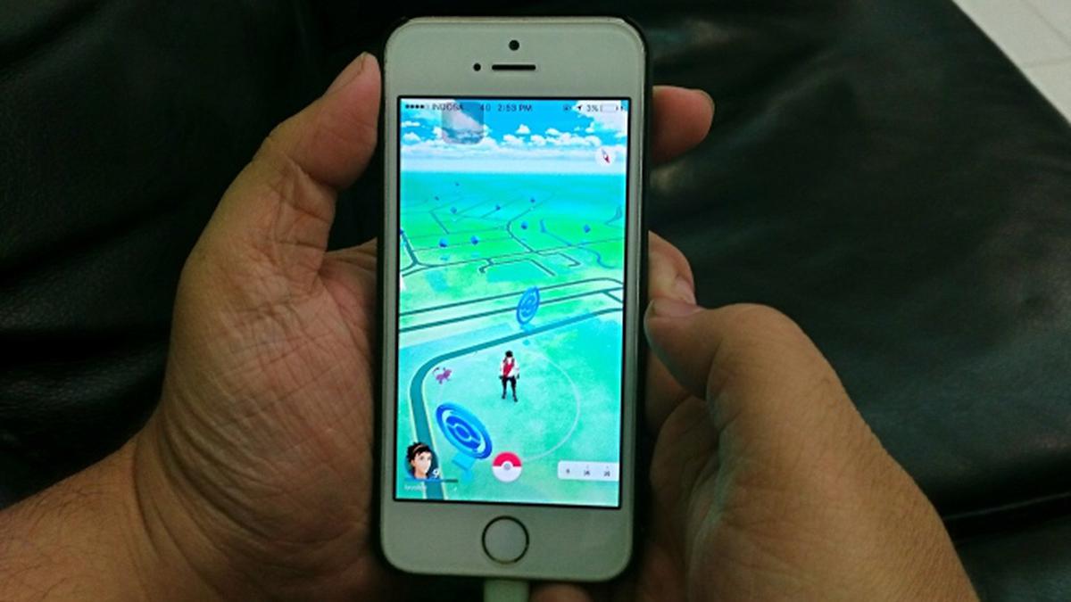 Two cops fired for having fun playing Pokemon Go when there was a robbery thumbnail