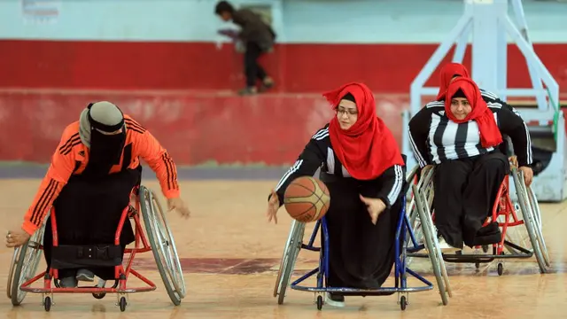 FOTO: Semangat Kompetisi Wanita Penyandang Disabilitas Yaman dalam Olahraga Basket