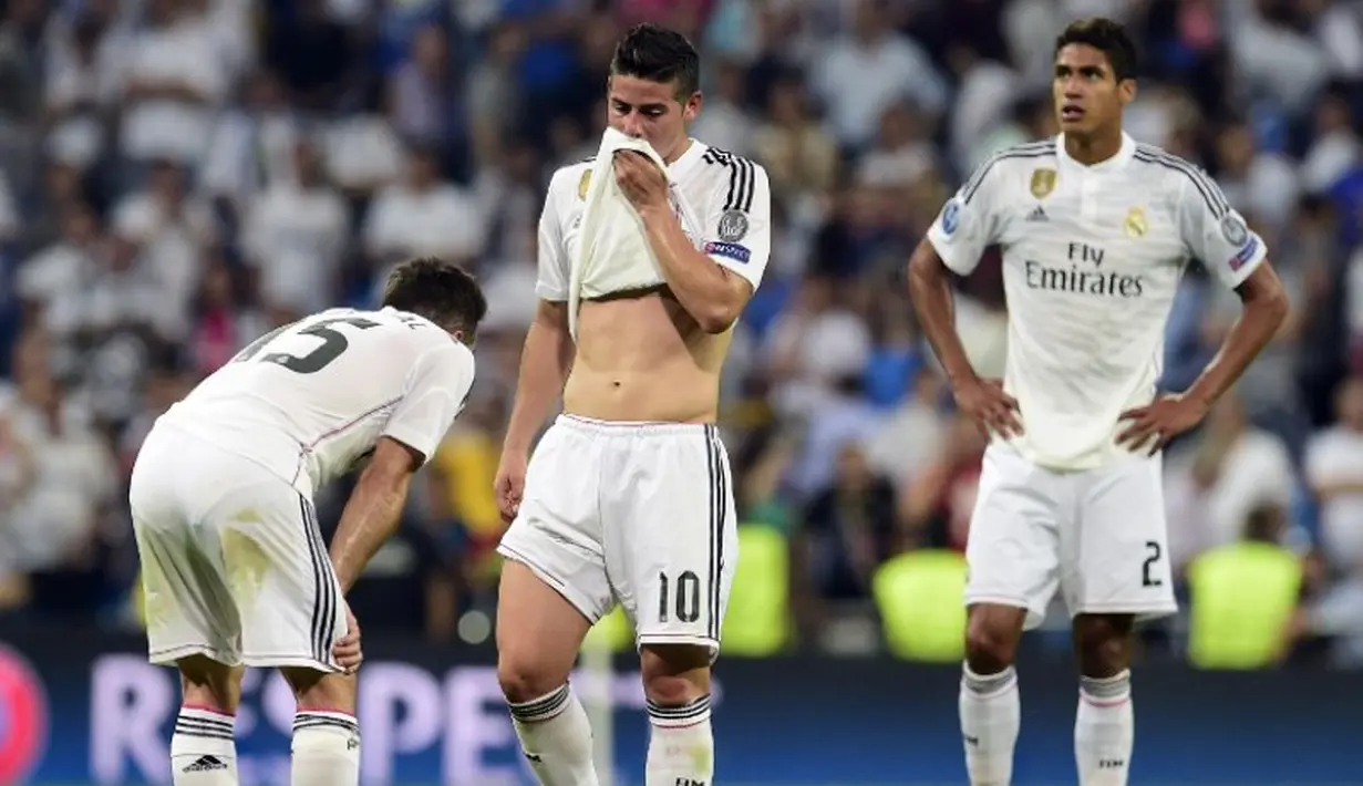 Ekspresi kekecewaan pemain Real Madrid setelah gagal melaju ke final. (AFP PHOTO/ GERARD JULIEN)