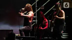 Grup musik metalcore ini membawakan beberapa lagu seperti 94 Hours, My Own Grave dan Through Struggle. (Liputan6.com/Herman Zakharia)