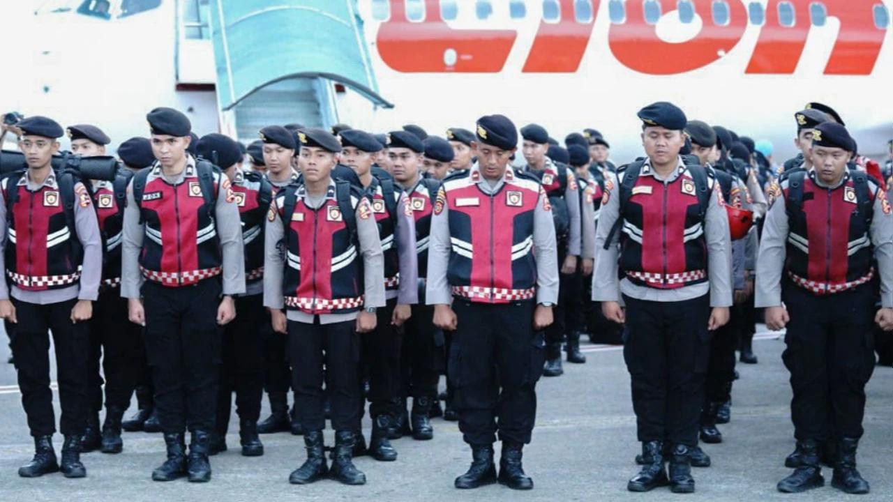 FOTO: Polri Kerahkan Operasi Udara–Laut Besar dan 219 Personel Tambahan untuk Percepatan Penanganan Bencana di Sumatera