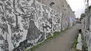 Pemandangan dinding berhias mural bertema Islami di Gang Abdul Jabar, Jagakarsa, Jakarta, Senin (28/5). (Liputan6.com/Herman Zakharia)